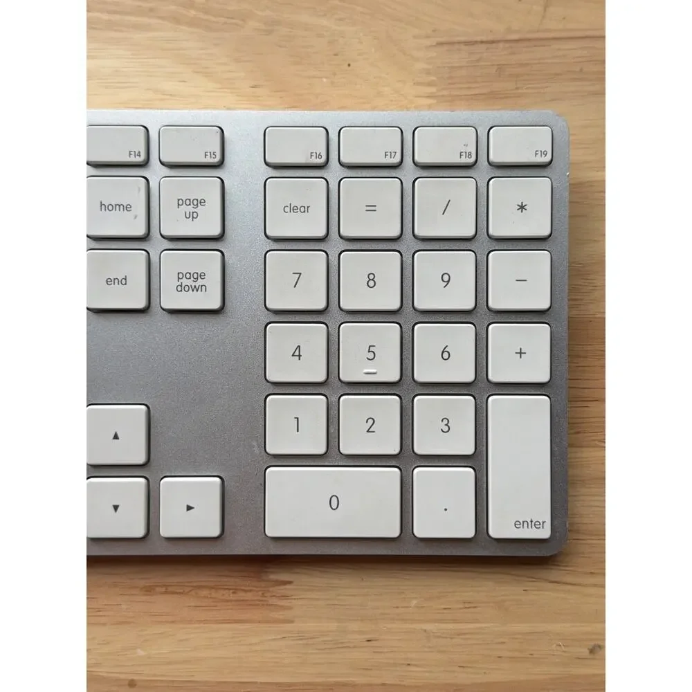 Genuine Apple USB Wired Keyboard A1243 with 10 Key for iMac, Mac Mini, Mac Pro